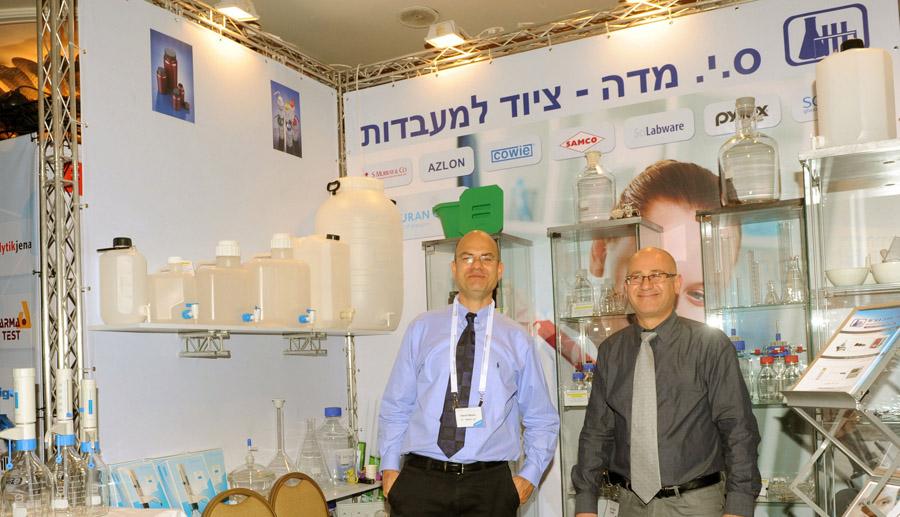סימדה ציוד למעבדות בתערוכה