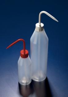 בקבוקי שטיפה ללא כיתוב